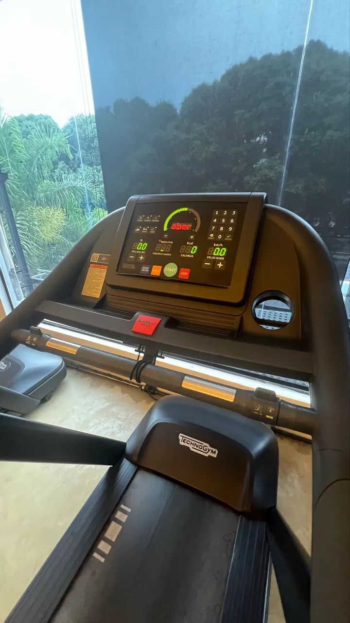 Esteira Profissional Technogym Excite 600 - Foto 3