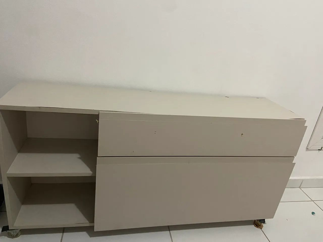 APARADOR / RACK COM RODINHAS
