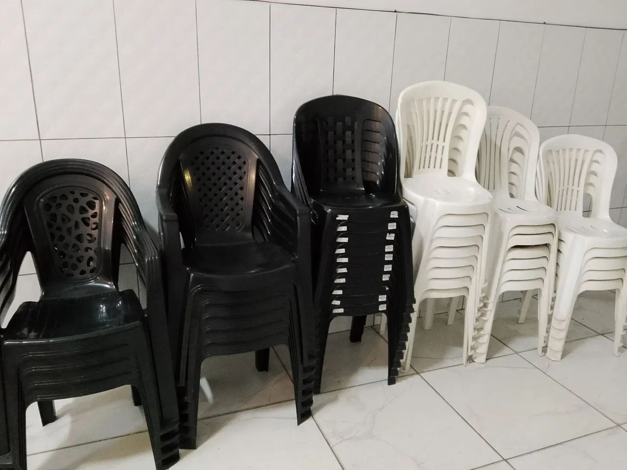 42 cadeiras preto/branco 