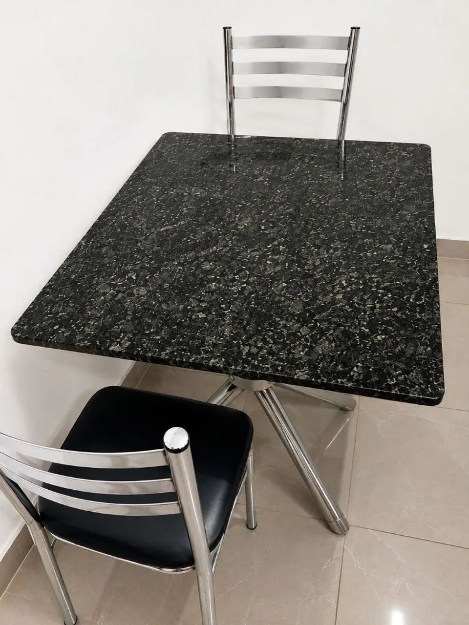 Mesa de Granito + Cadeiras - Foto 2