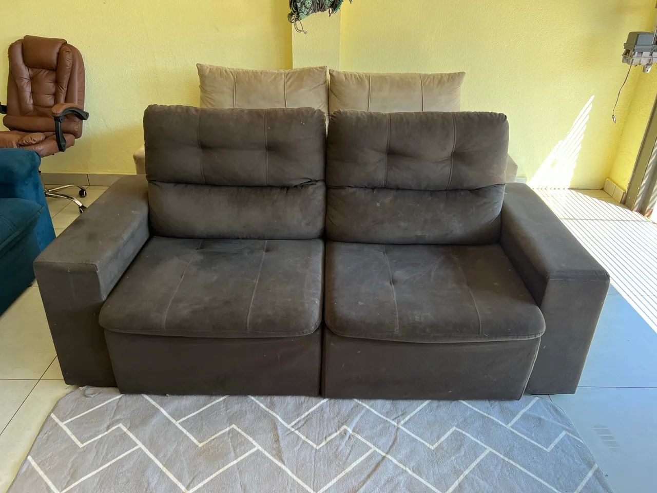 Vendo Sofá retrátil e Reclinável usado em bom estado Entrego * - Foto 4
