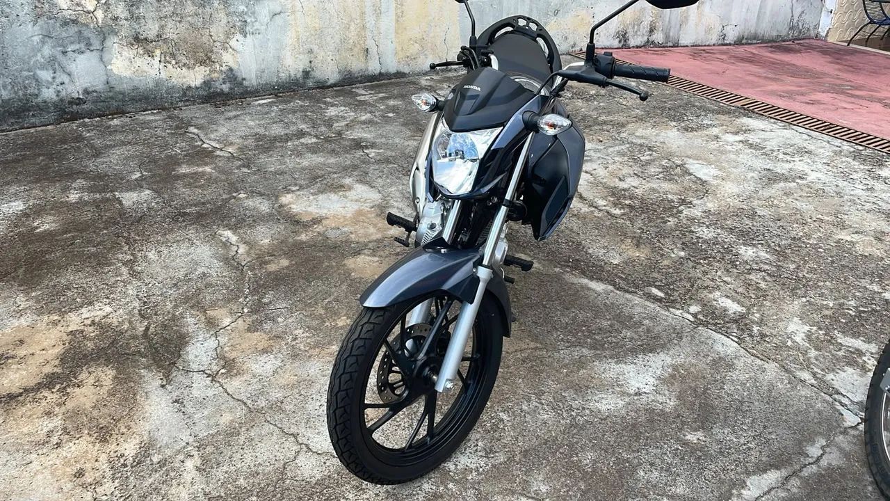 Moto nova com 9 km 