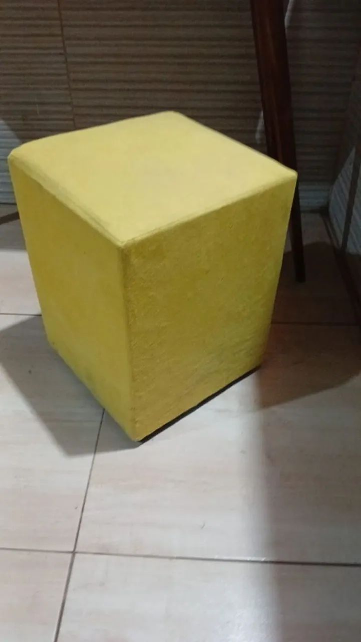 Puff amarelo revestimento de tecido resistente