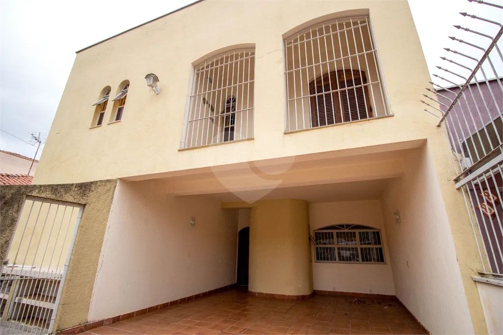 Sobrado bem localizado!