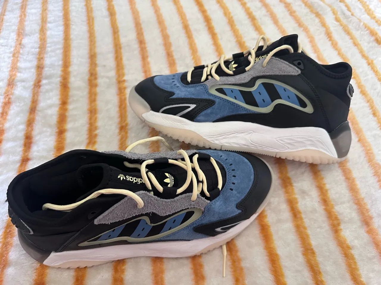Tênis adidas