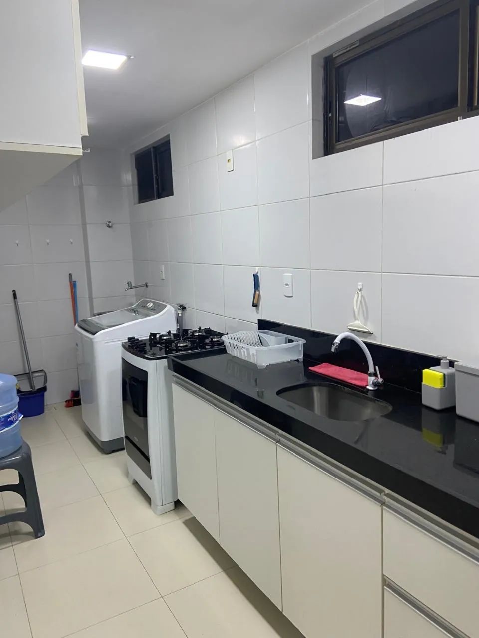 Aluga - Apartamento mobiliado 2 quartos no Brisamar. 