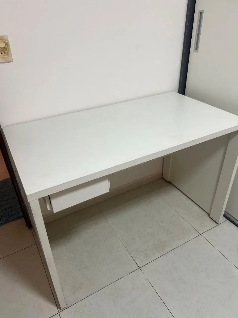 Mesa/ escrivaninha em MDF