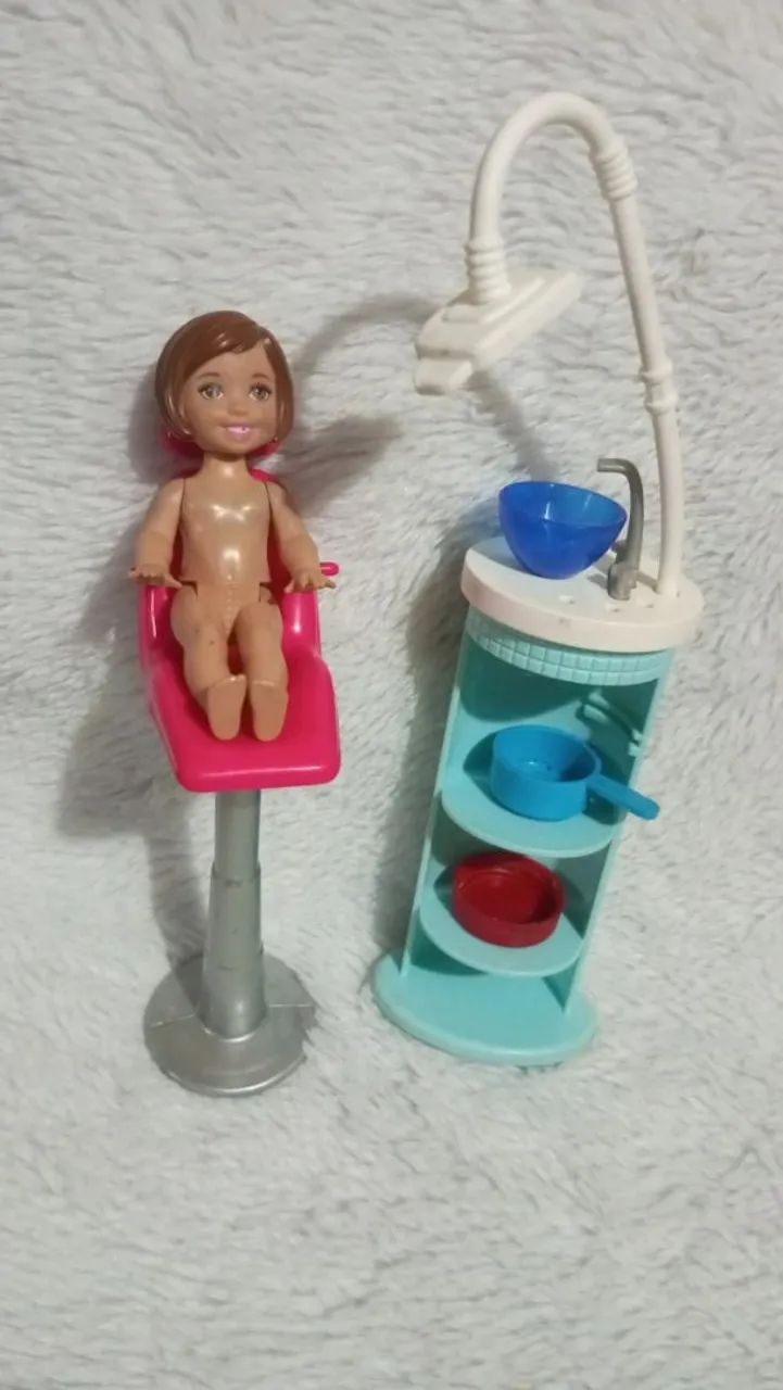 Boneca Barbie com utensílios   - Foto 3