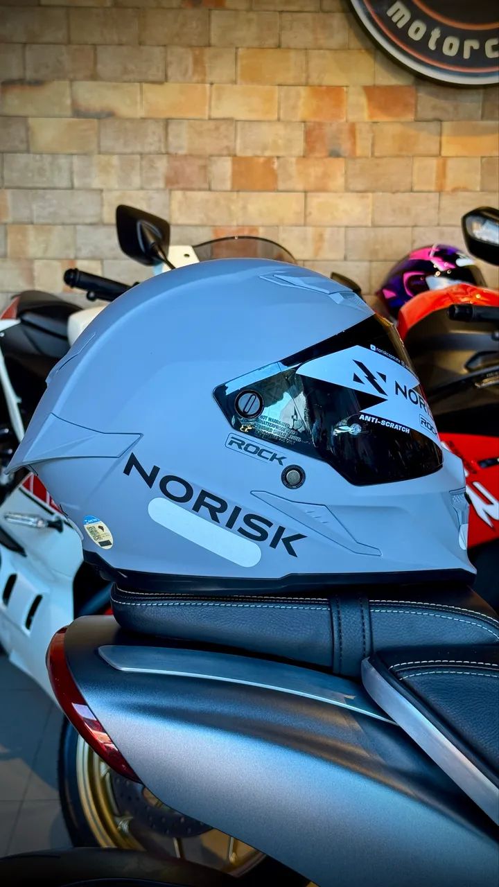 Triumph Rocket 3R - Foto 4