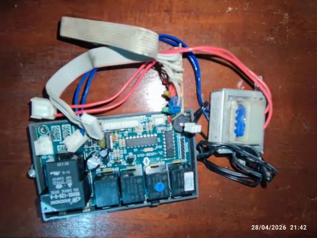KIT PLACA ELETRÔNICA UNIVERSAL COM CONTROLE REMOTO PISO/TETO - Foto 2