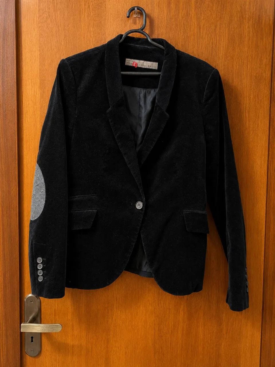 Blazer Zara Basic Original Veludo Preto c/ Cotoveleiras Tam L - Foto 2