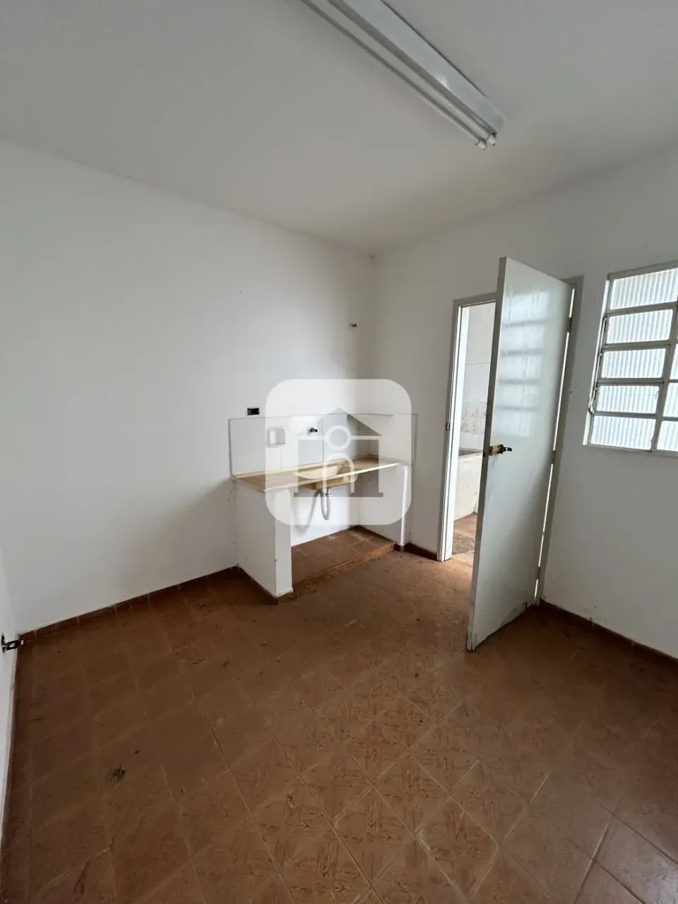 Cômodo Comercial para venda no bairro Martins - Foto 5