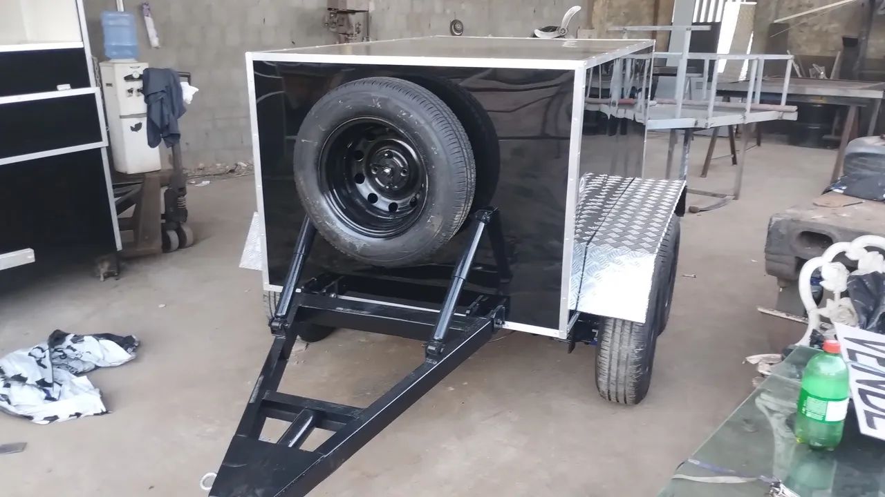 Carretinha baú.