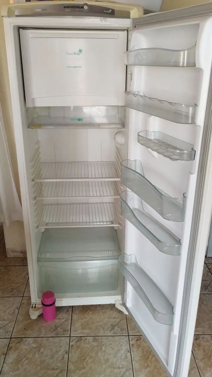 Geldeira semi-nova