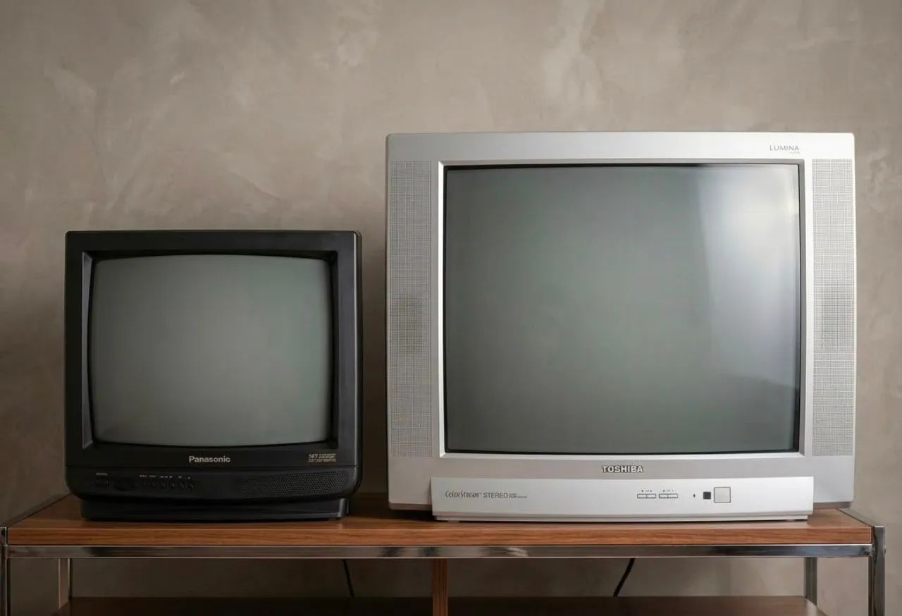 VENDO 2 TVs ANTIGAS - OTIMA OPORTUNIDADE!