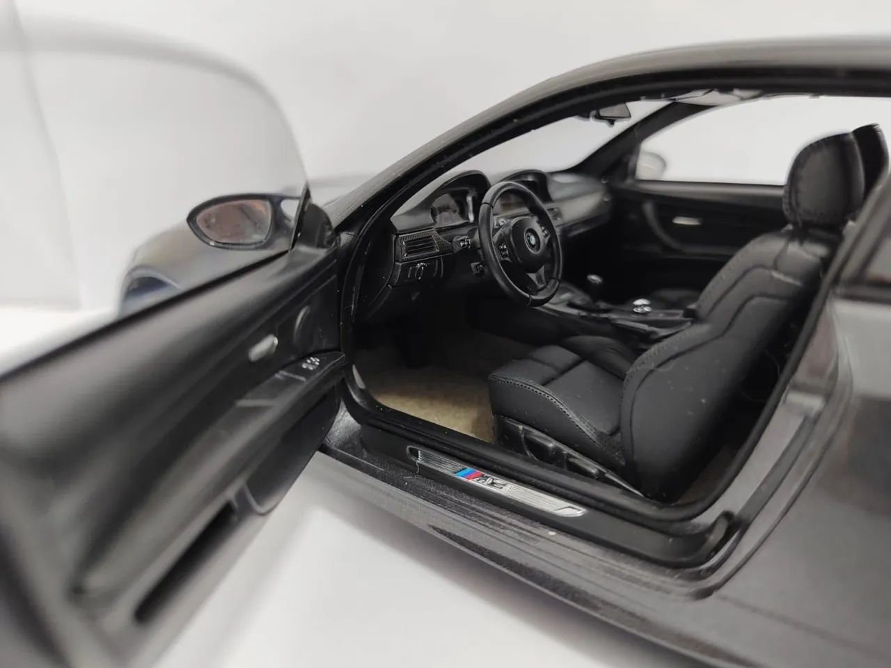 Miniatura BMW M3 Coupê E92 1/18 - Foto 5