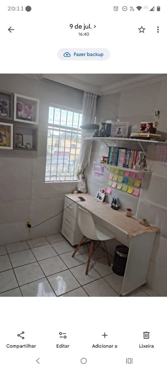 VENDO ESCRIVANINHA SEMI-NOVA COM CADEIRA 
