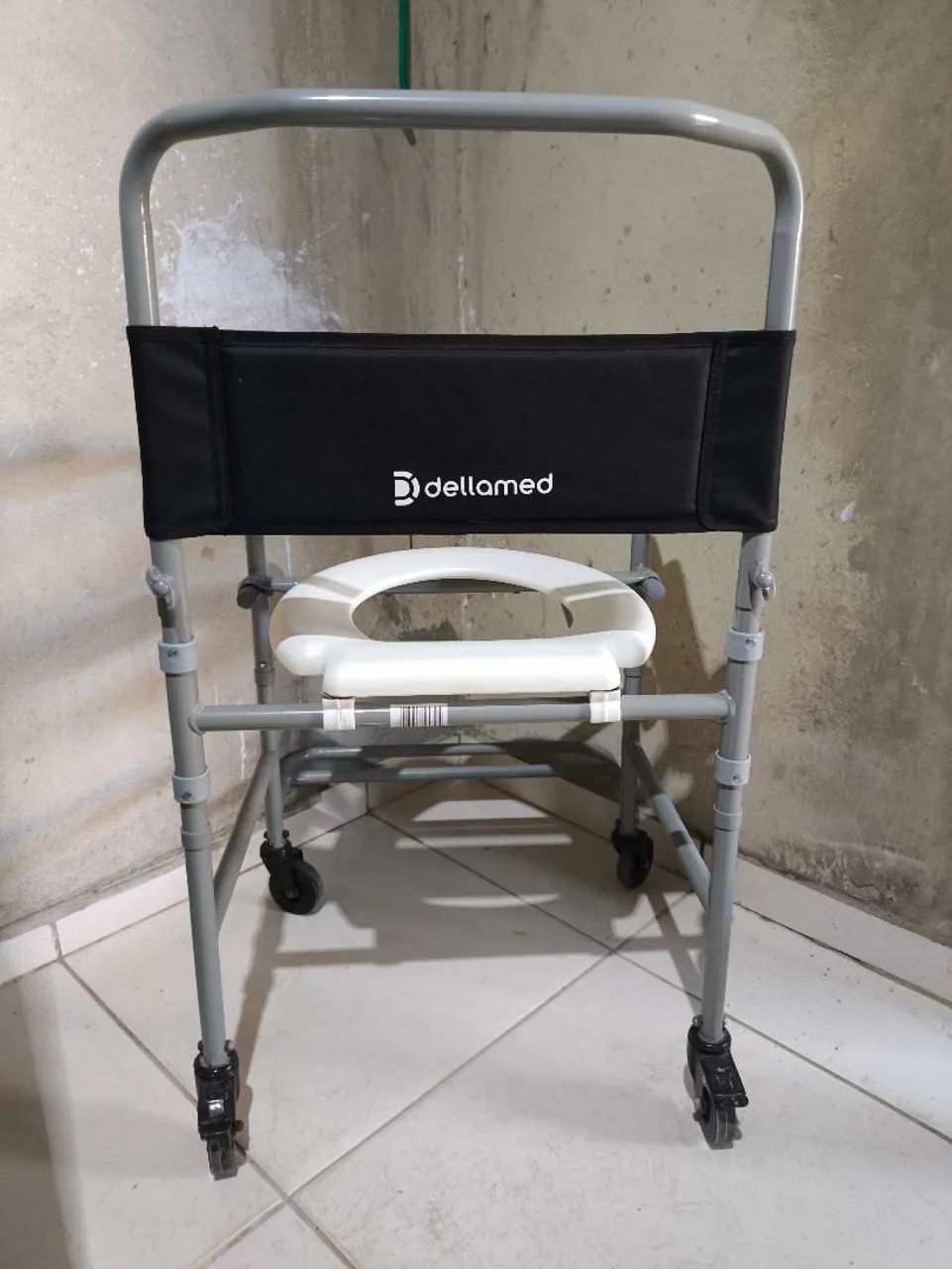 Vende-se cadeira de roda de banho 390R$ - Foto 2