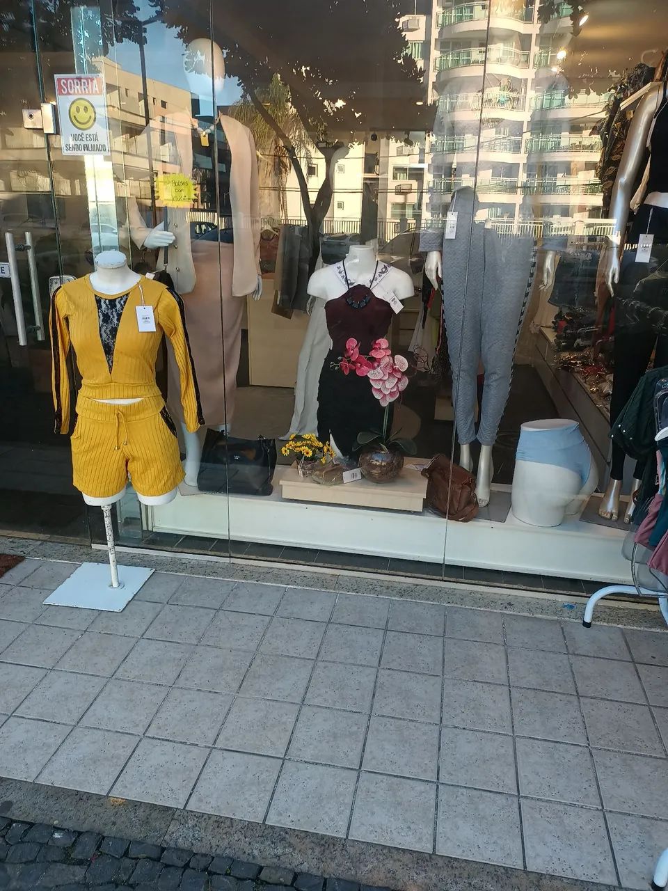 Roupas femininas e variedades 