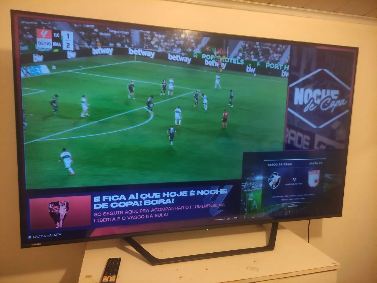 Tv Toshiba 65 polegadas smart 4k funcionando tudo perfeitamente sem detalhe tv conservada - Foto 3
