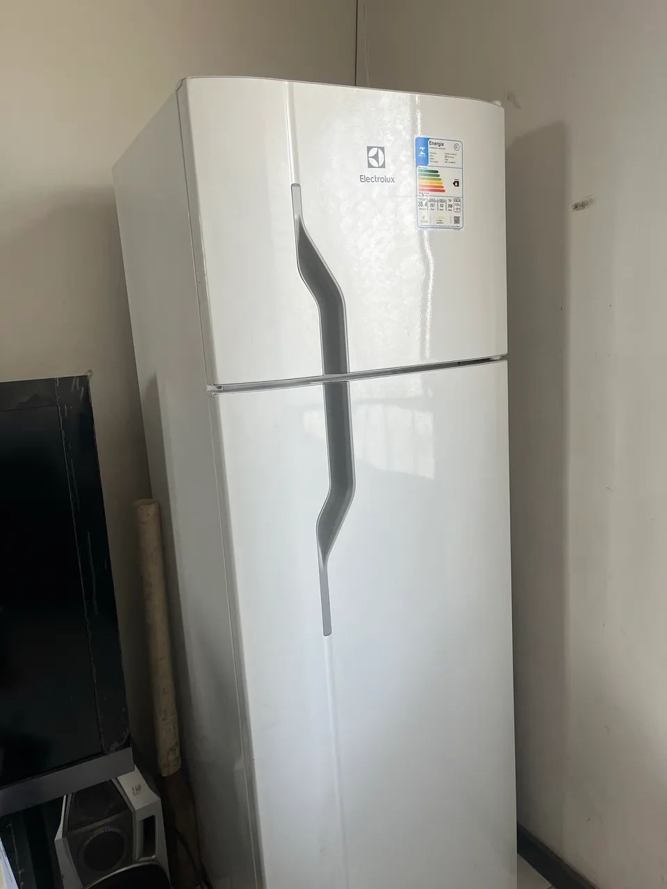 Geladeira eletrolux semi nova 