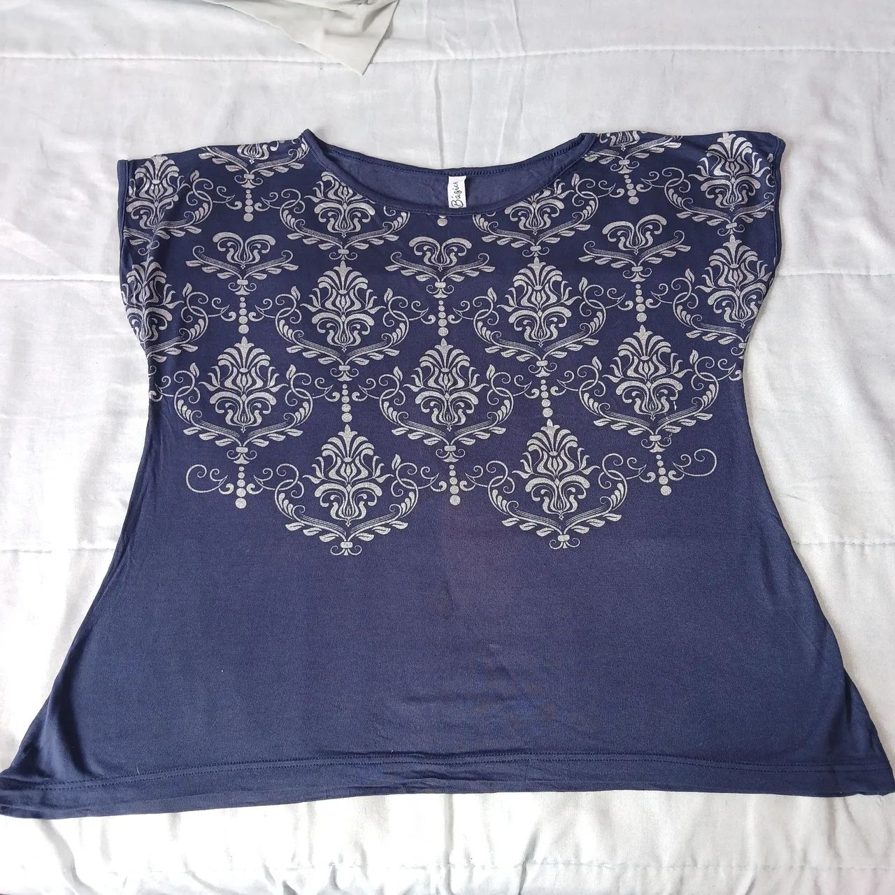 Camiseta feminina azul escuro 