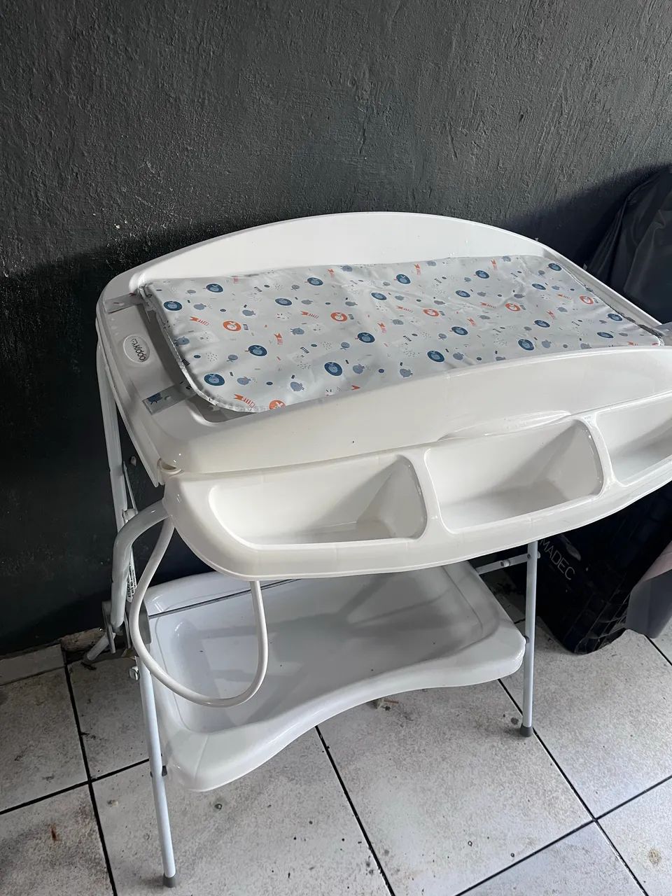 Banheira KIDDO semi nova com trocador 