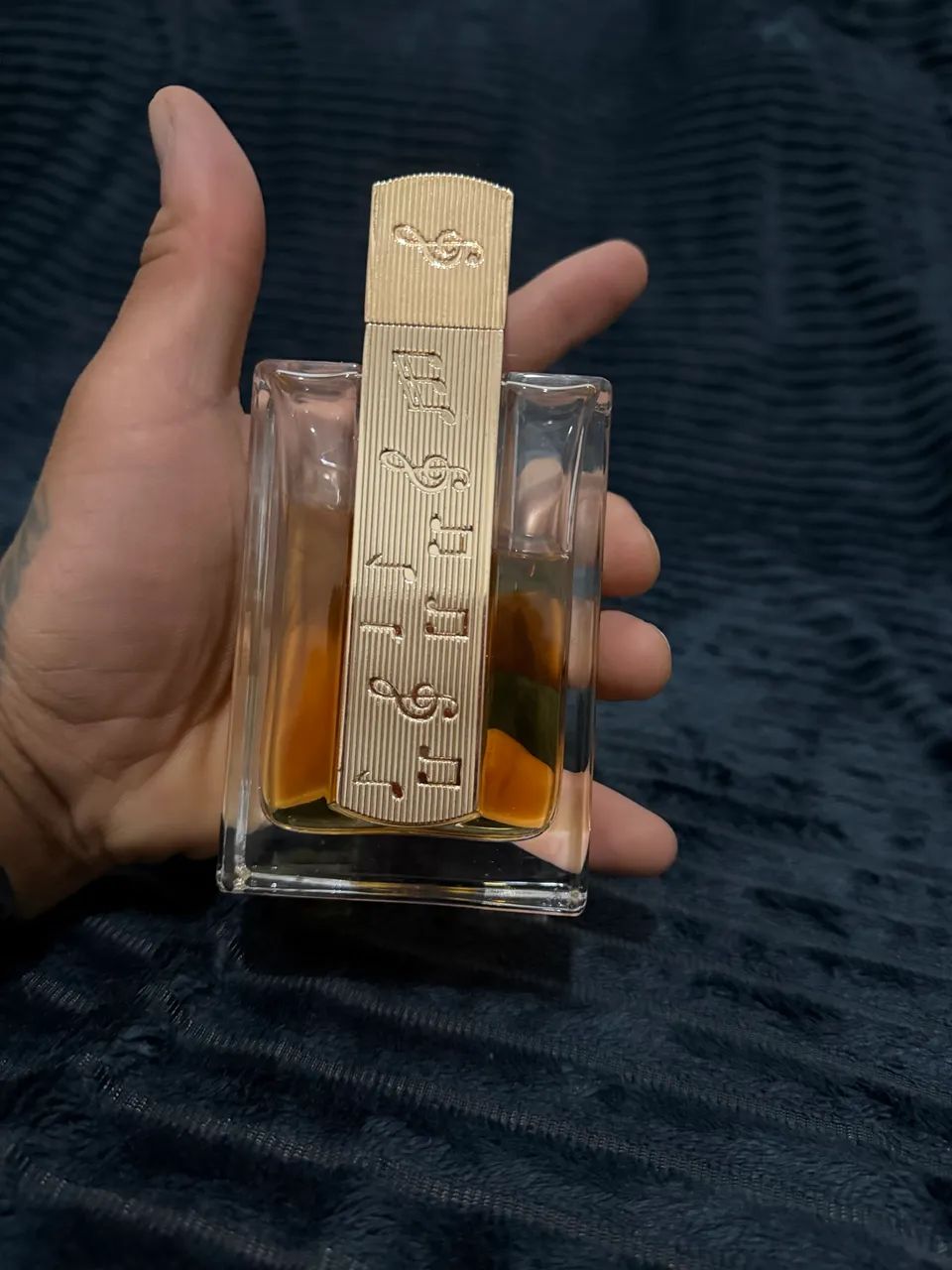 perfume é o Angham da marca Lattafa.100 ml - Foto 3