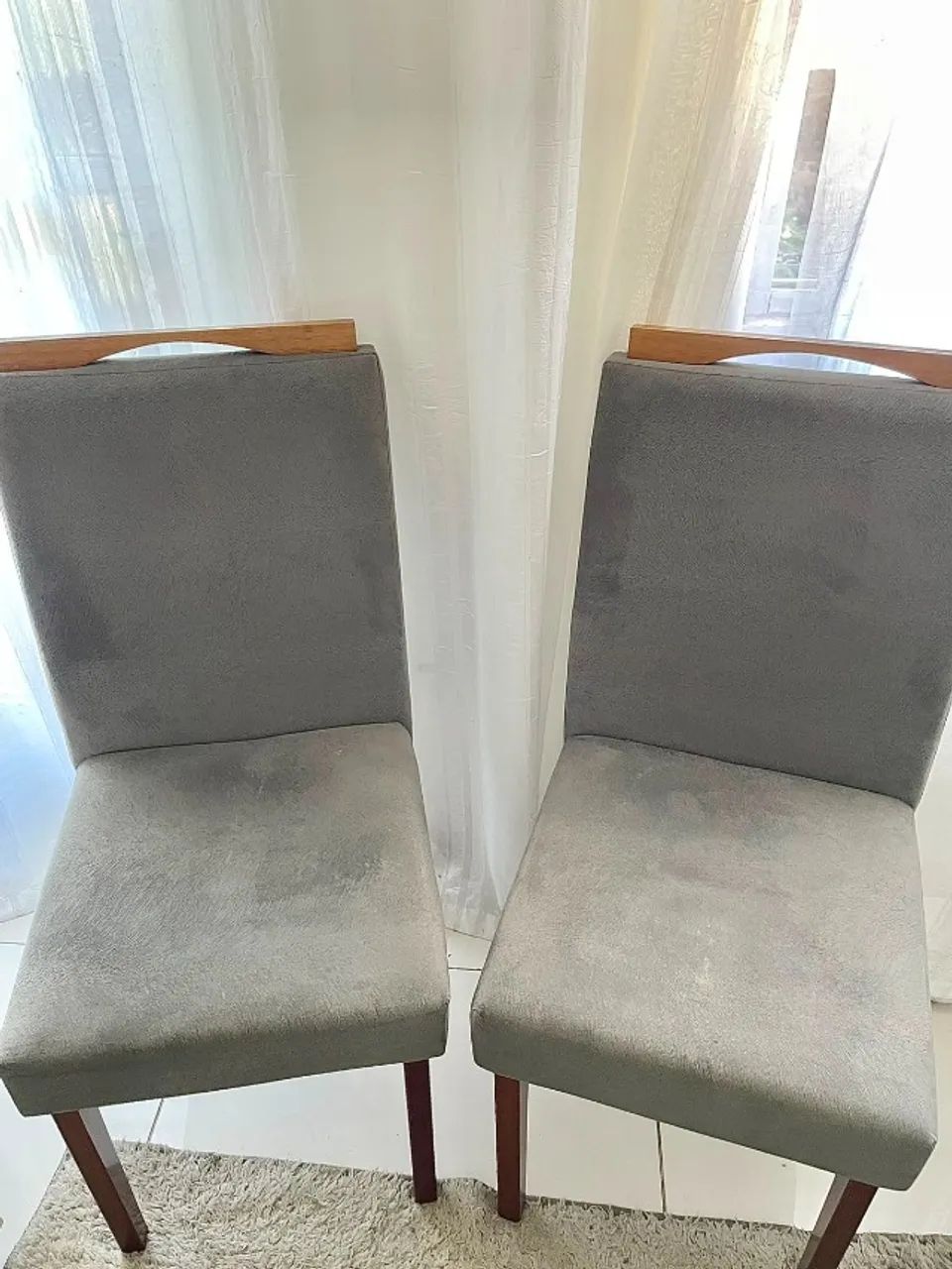 2 CADEIRAS ESTOFADAS EM MADEIRA - EXCELENTE ESTADO 