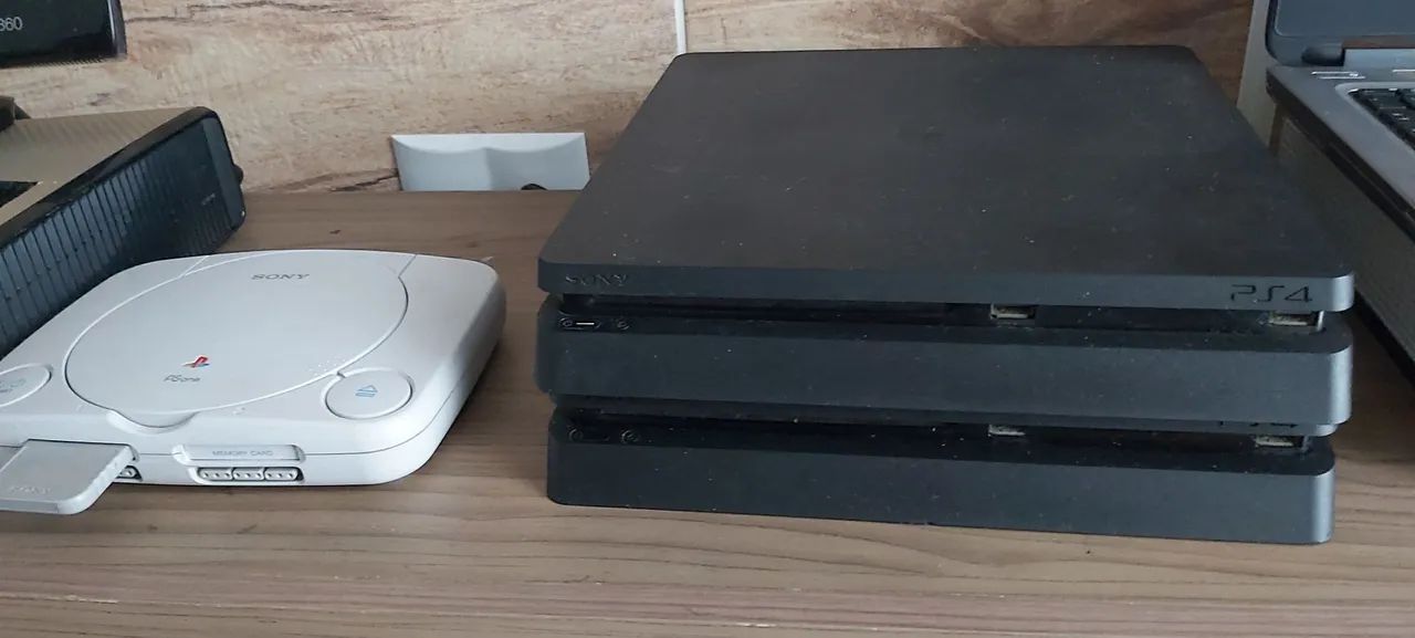 Playstation 4 desbloqueiado com Godhen na caixa 