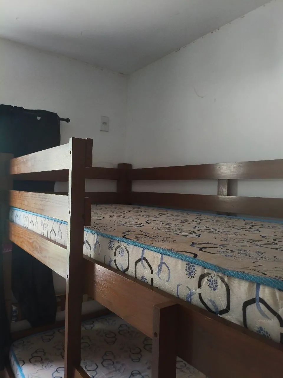 Treliche de madeira maciça usada, resistente e em ótimo estado de conservação. - Foto 2