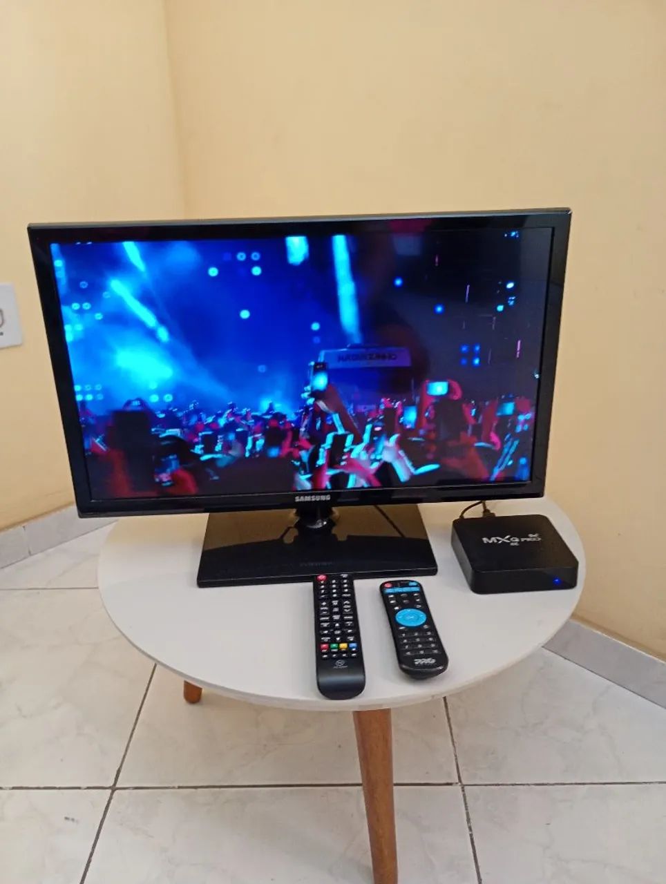 Vendo tv 27 polegadas Samsung LCD  - Foto 3