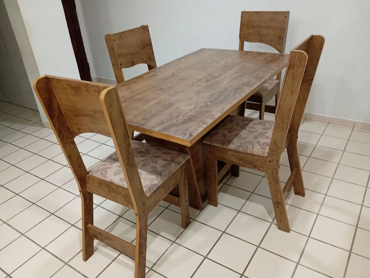 Conjunto mesa e madeira + 4 cadeiras - Foto 3