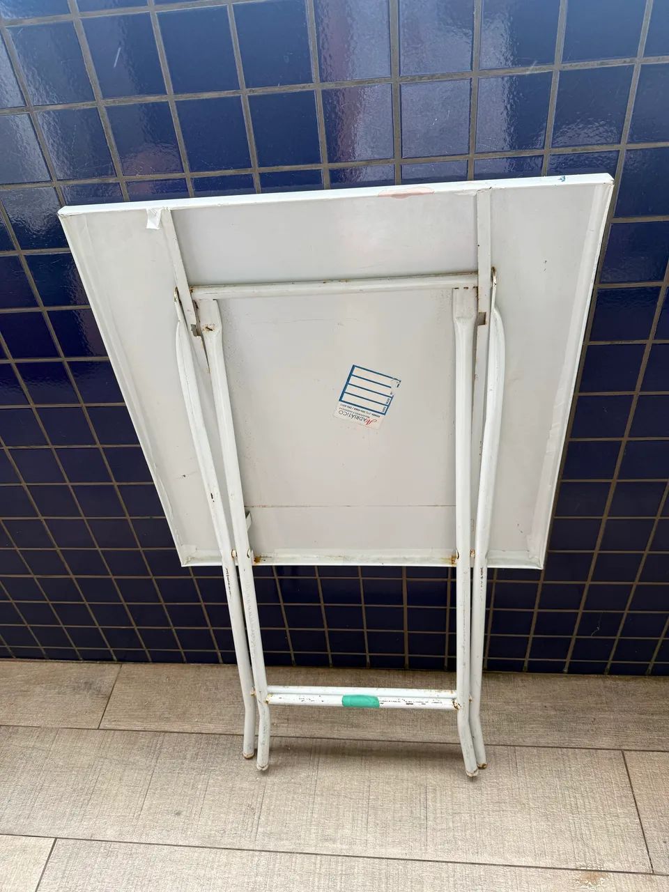 Vendo mesa quadrada de ferro dobrável.  - Foto 2