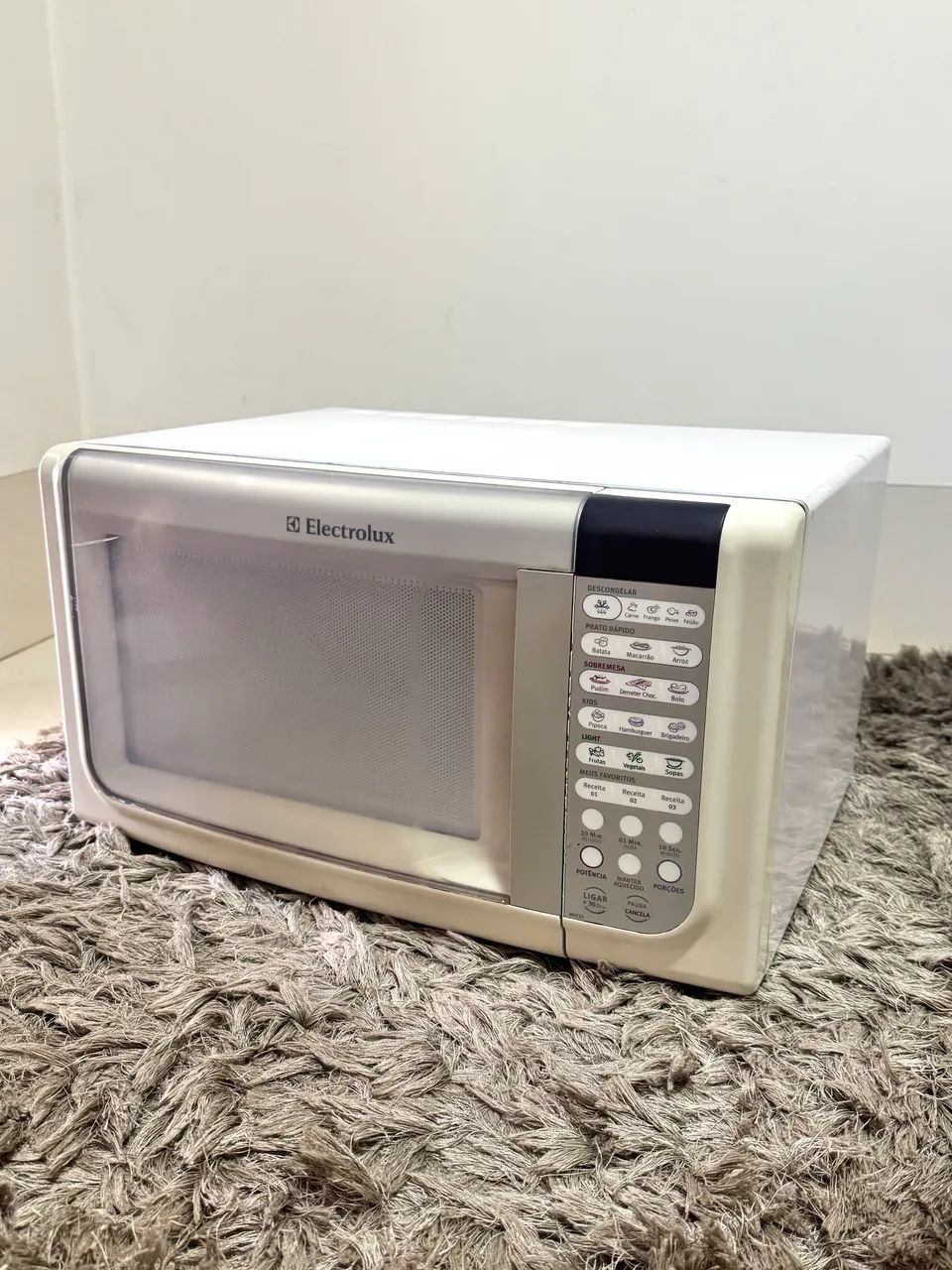 Microondas Eletrolux 20L Conservado