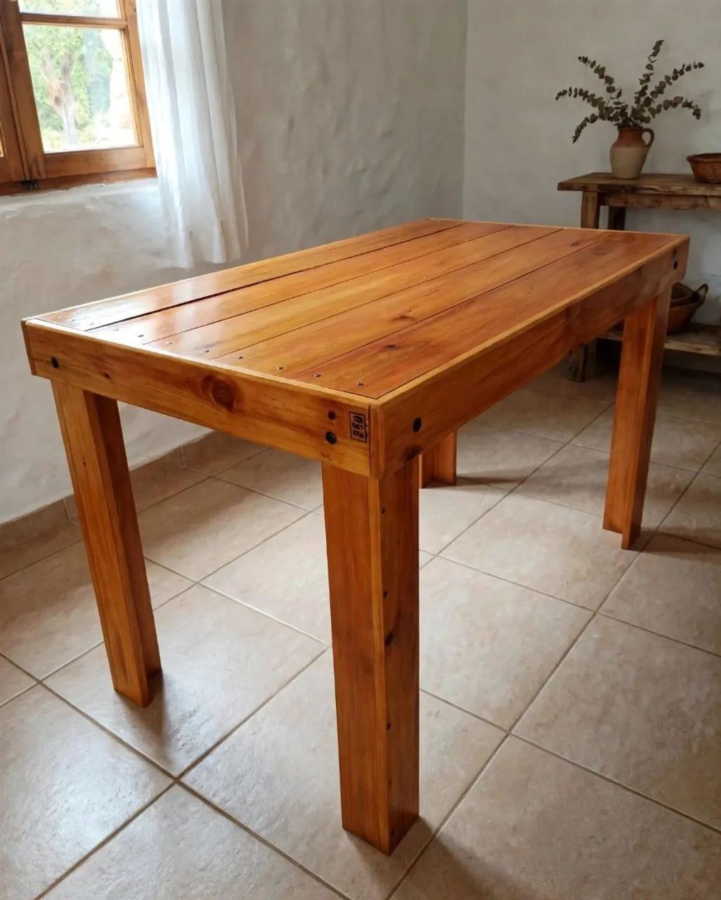 Mesa de jantar rústico feito de paletes 