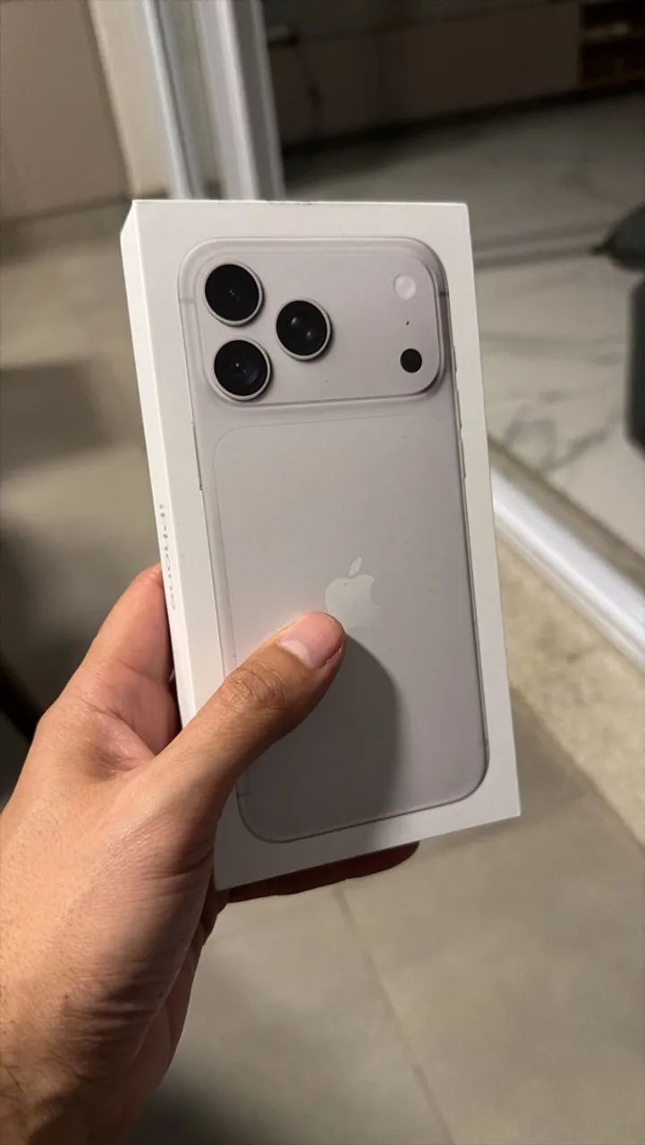 Iphone 18 Pro Max 256 Prata LACRADO