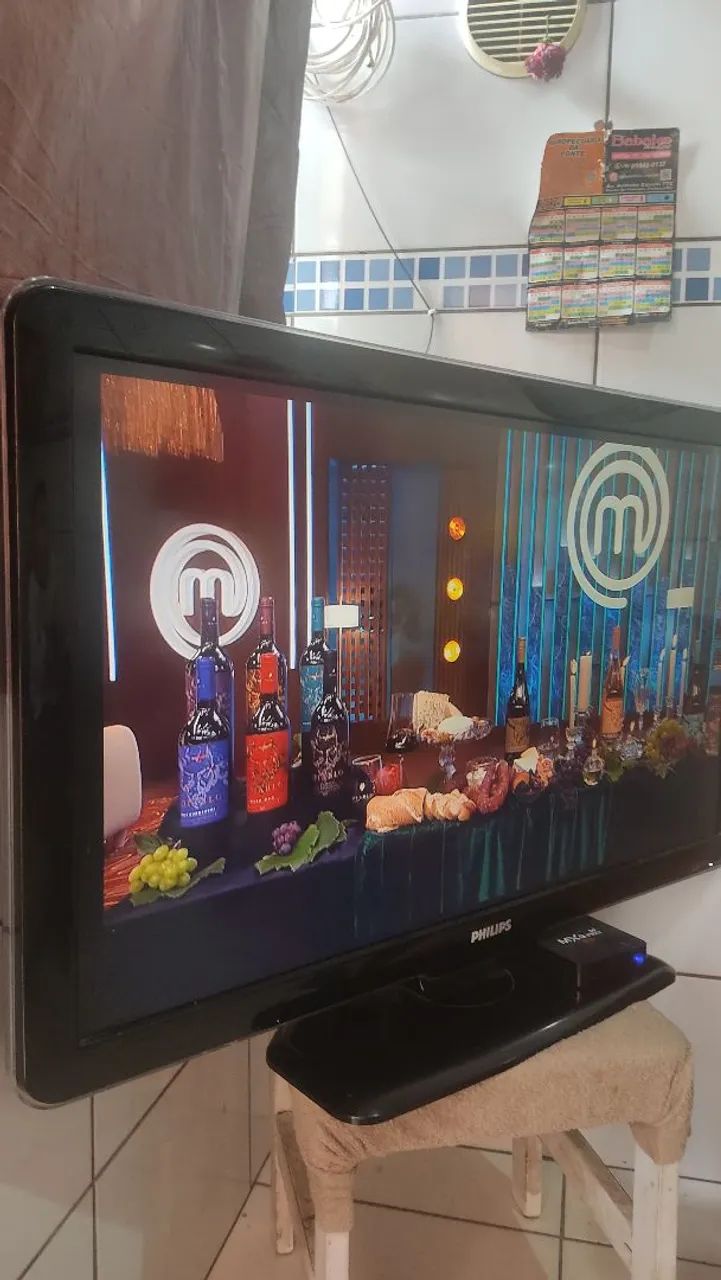 Tv Philips 42 polegadas não é esmrte mas tem entrada pra HDMI funcionando perfeitamente 