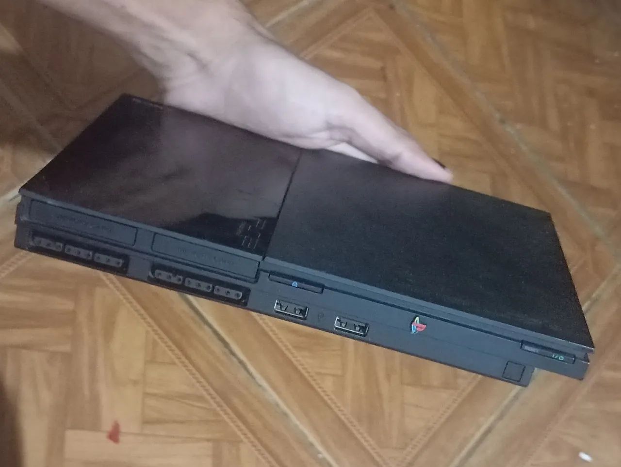 Vendo Playstation 2 em bom estado, tem todos os cabos, 1 controle e 1 memory card 