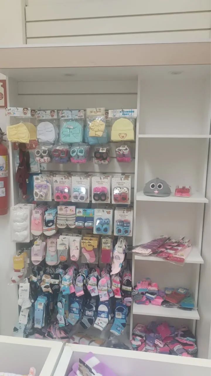 Armário de parede com rodas 