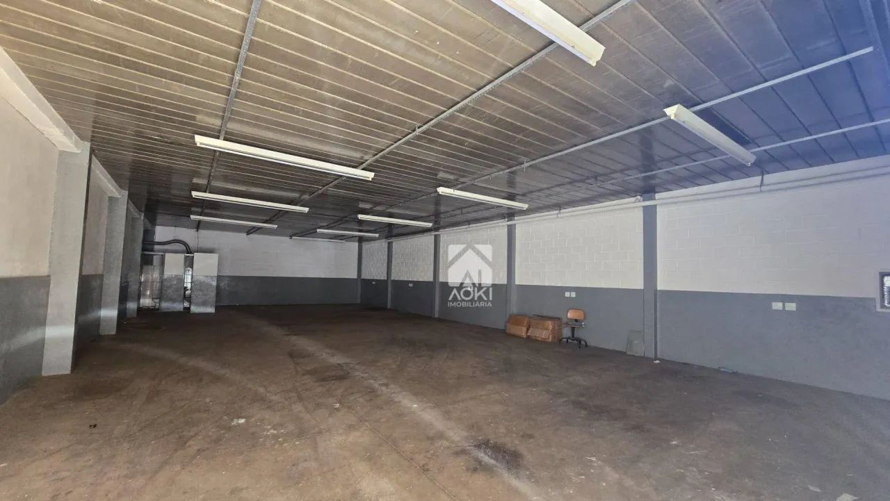 Imóvel a venda na cidade de Amparo com dois salões e uma casa. - Foto 2