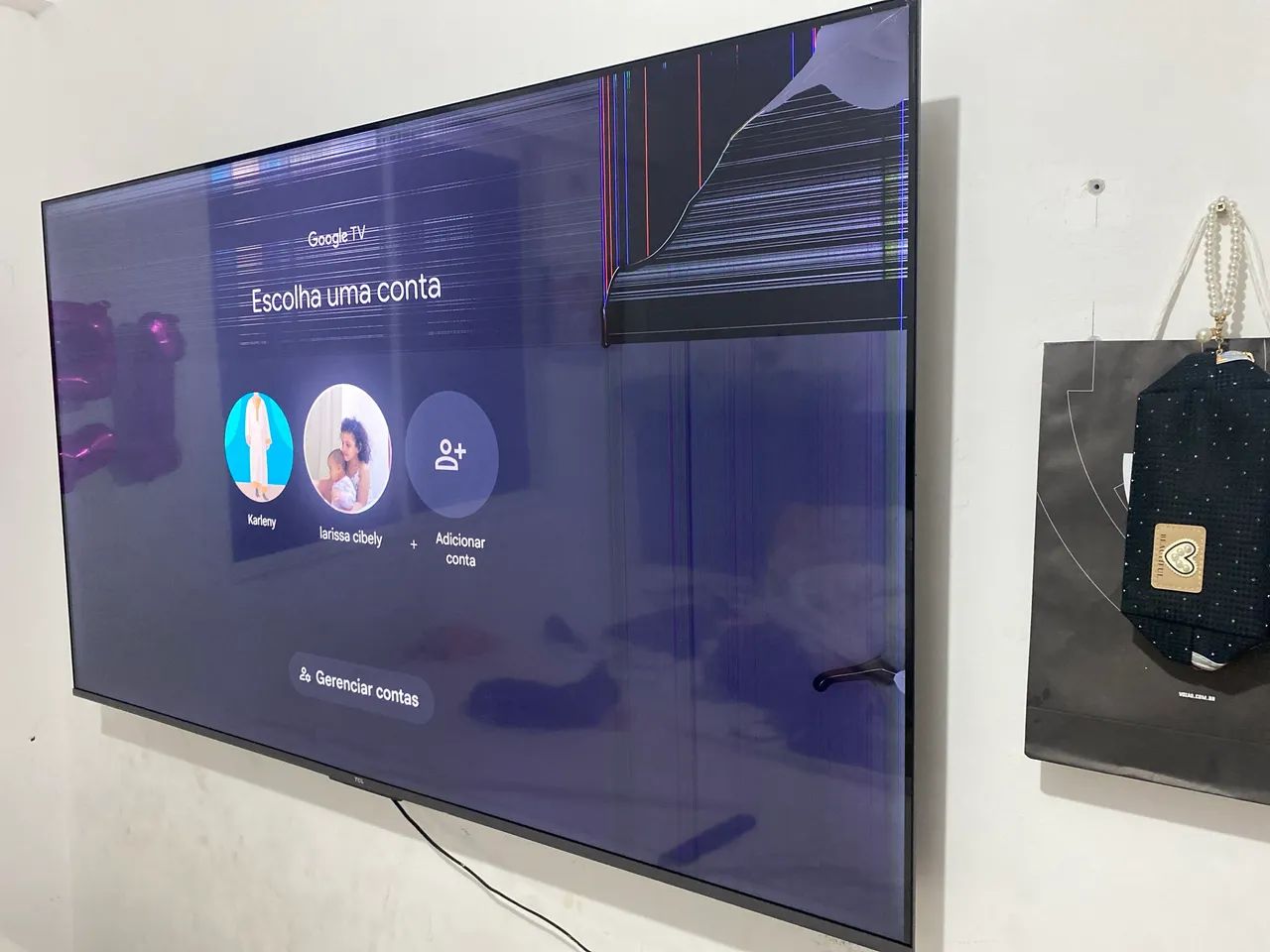     TV TCL 65? funcionando, painel danificado no canto, sem controle - Foto 2