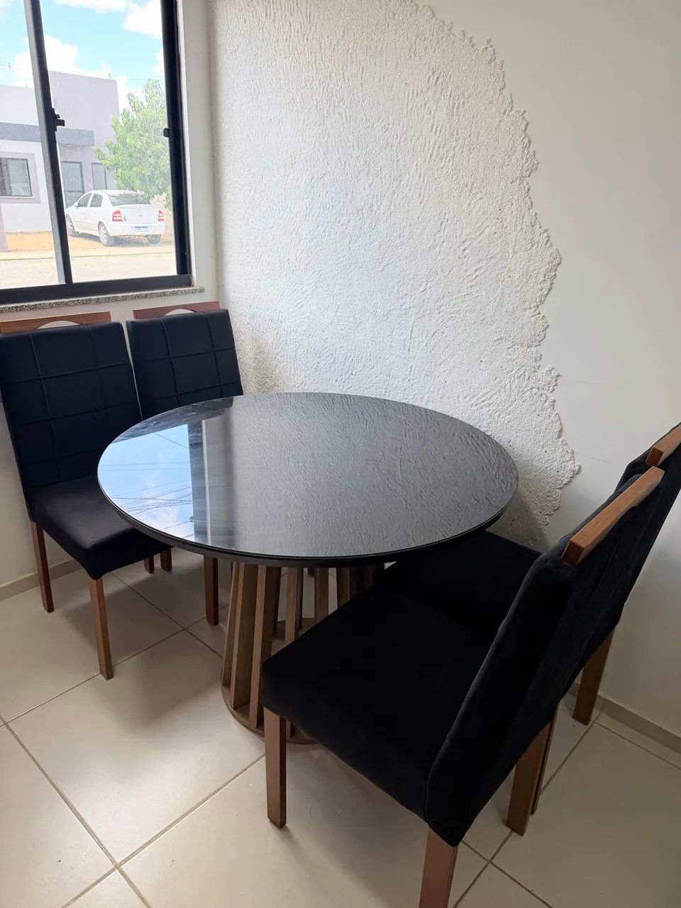 Mesa com 4 cadeiras 