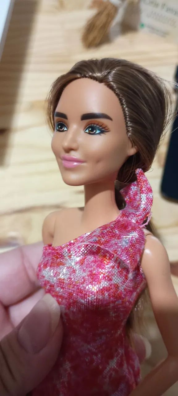 Boneca Barbie básica Glitter  - Foto 3