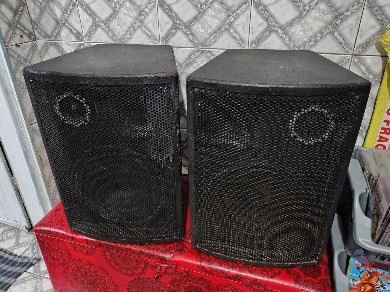 Caixas de 12 polegadas 200 wts 8 ohms. tudo ok. - Foto 2