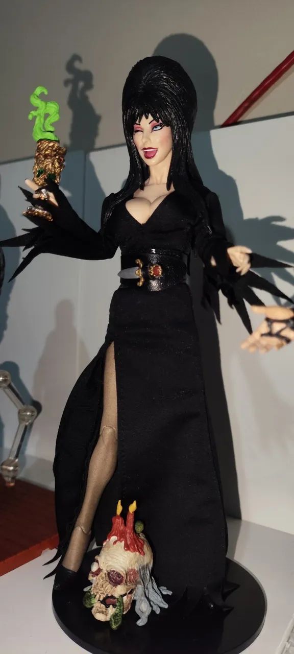 action figure Elvira a rainha das trevas neca - Foto 3