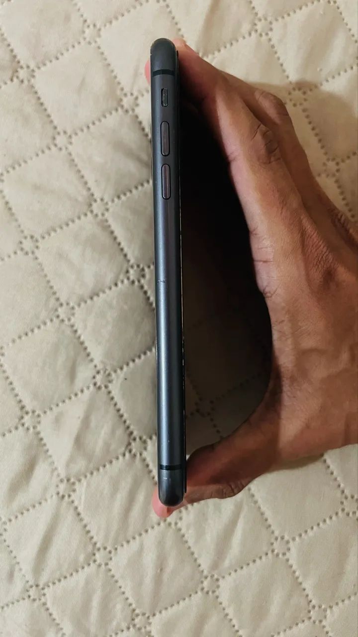 iPhone 11 64 GB Oportunidade  - Foto 2