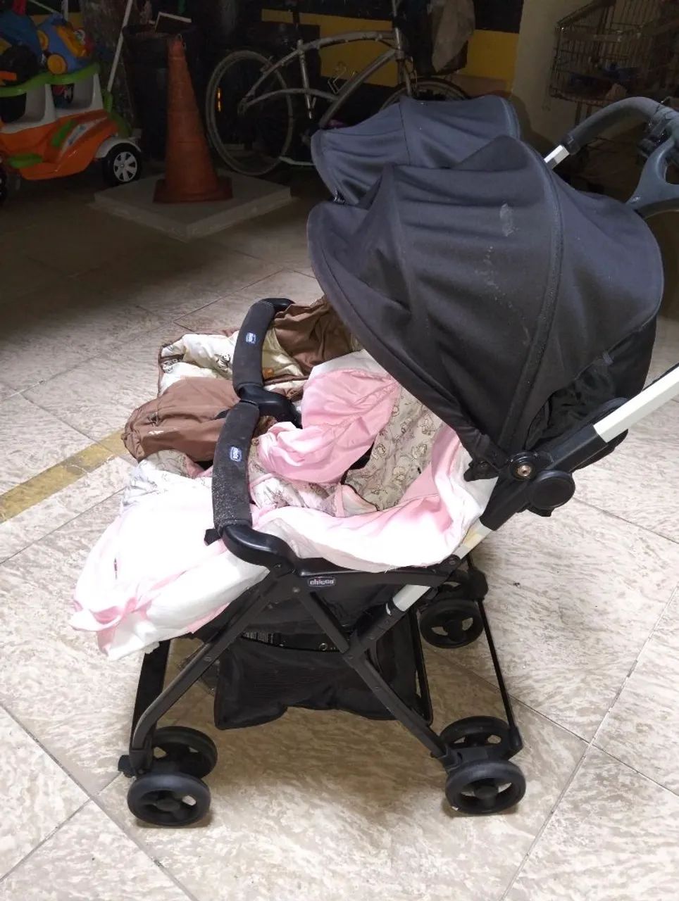 Carrinho Duplo Chicco para Bebê Gêmeos - Seminovo - Foto 4