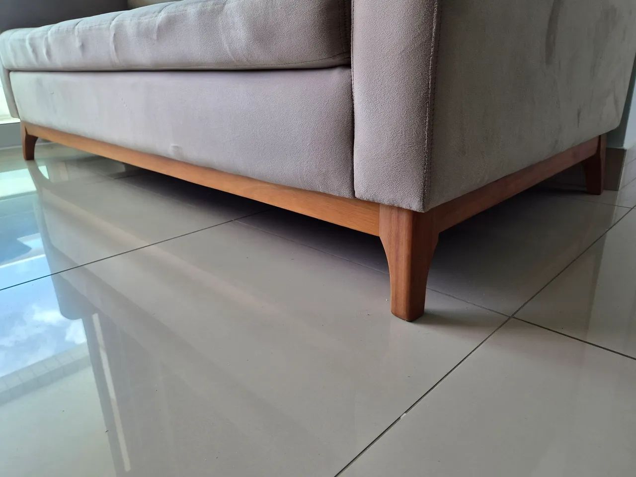 Sofá 3 lugares em Suede - Foto 3