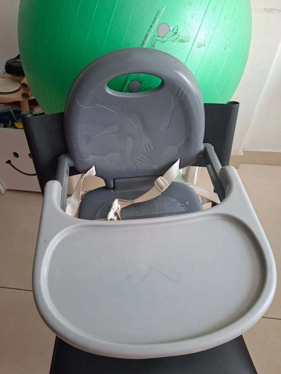 Cadeirinha de alimentação Chicco Usada - Foto 2